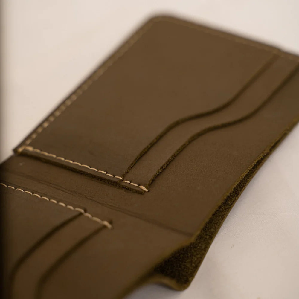 Sleek Green Leather Wallet – Modern  &  Minimal by BM7